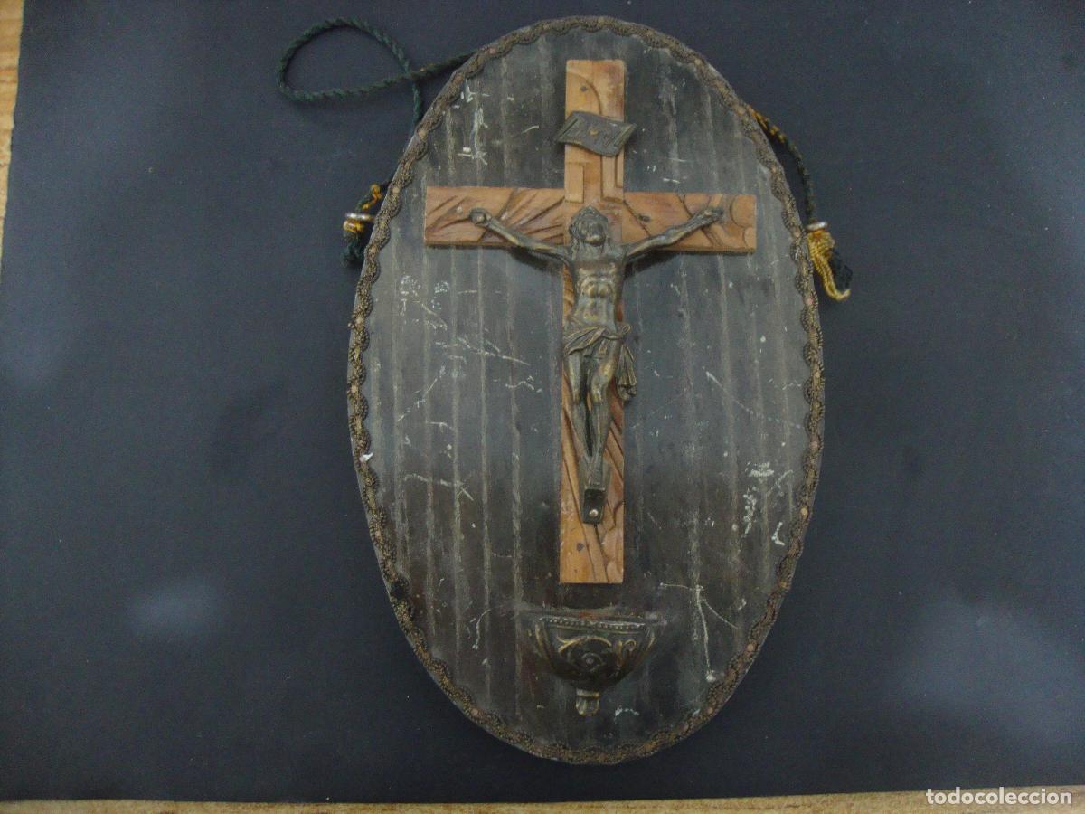Antig&uuml;edades: ANTIGUO BENDITERO CRUCIFIJO BRONCE MADERA - Foto 1