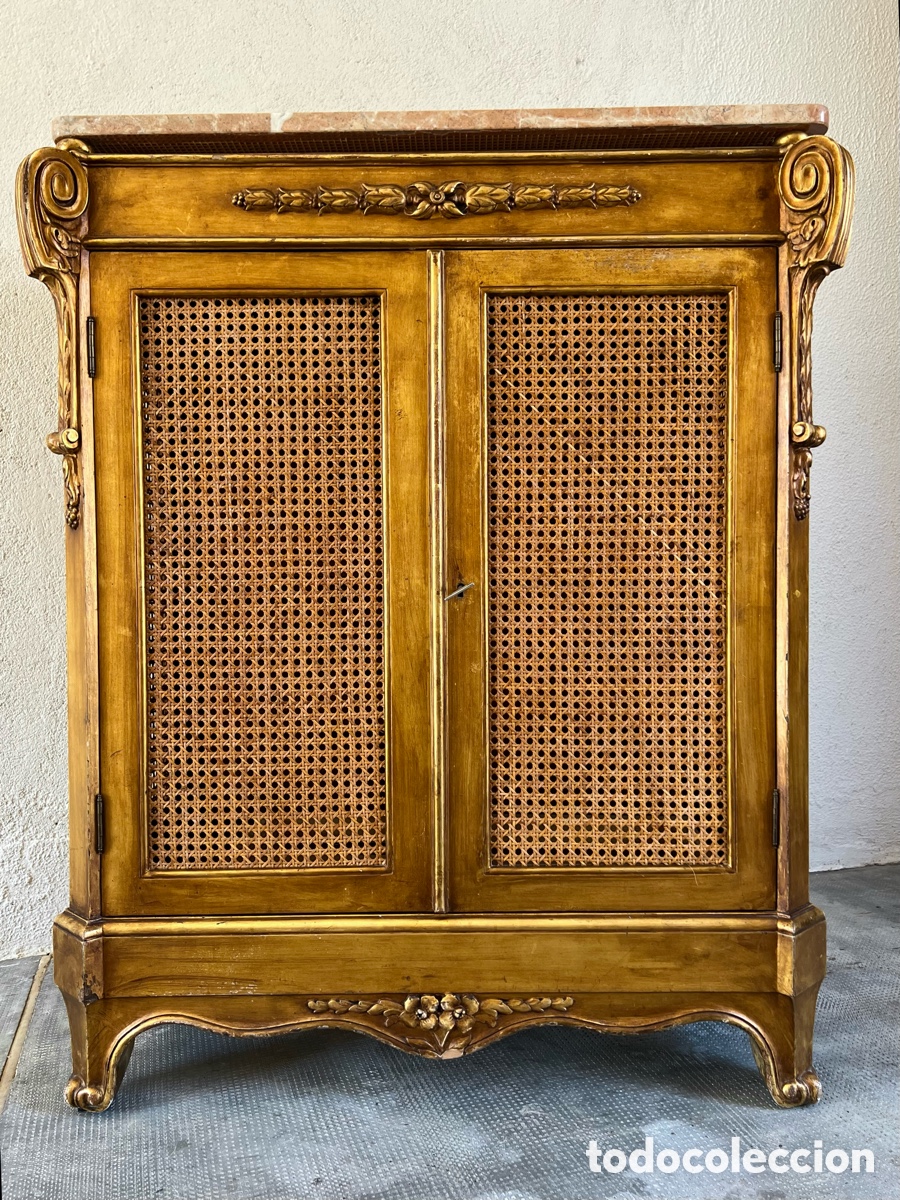 Antig&uuml;edades: Aparador tallado de madera sobredorada - Foto 1
