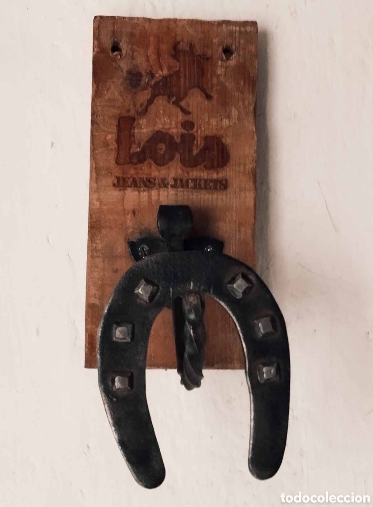 Antig&uuml;edades: Percha de pared , tejanos Lois - Foto 2