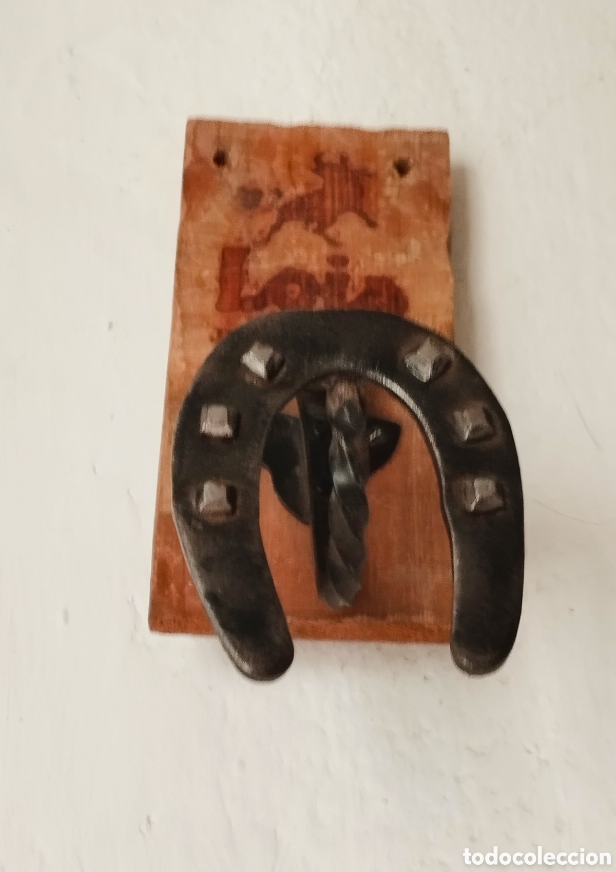 Antig&uuml;edades: Percha de pared , tejanos Lois - Foto 3