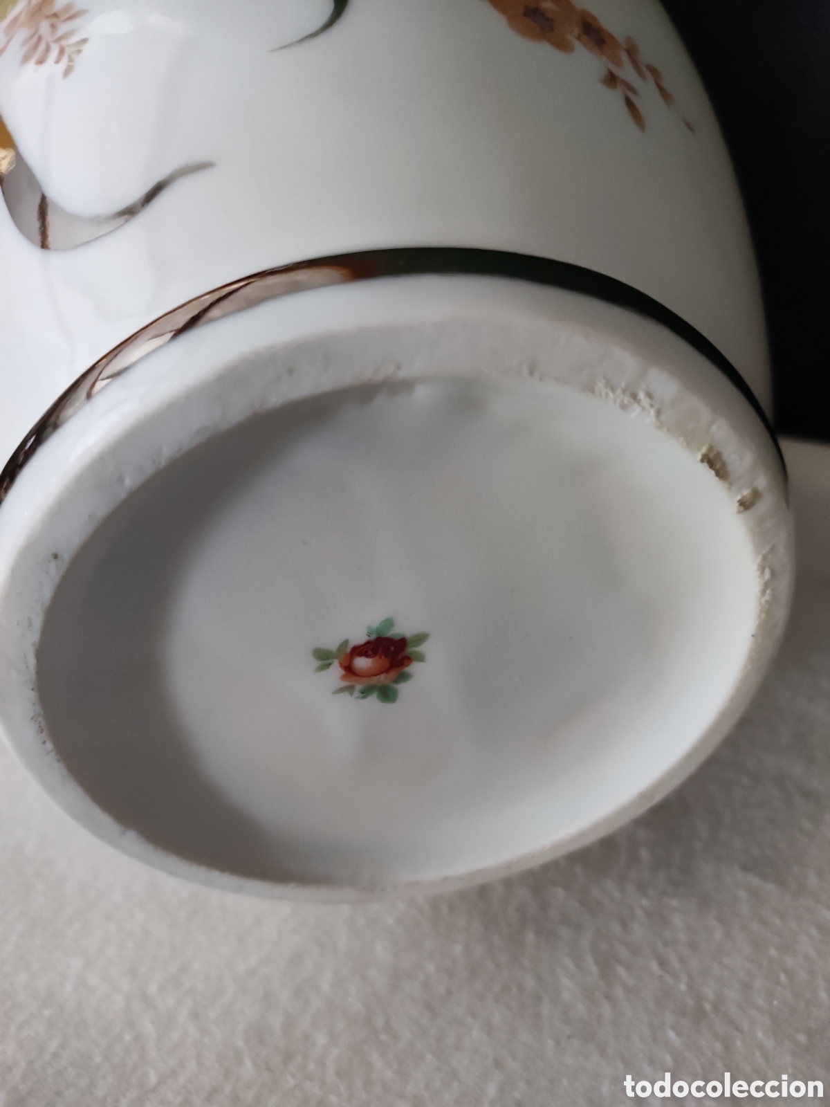 Antig&uuml;edades: Jarr&oacute;n de porcelana blanco decorado con marca de flor la base - Foto 4
