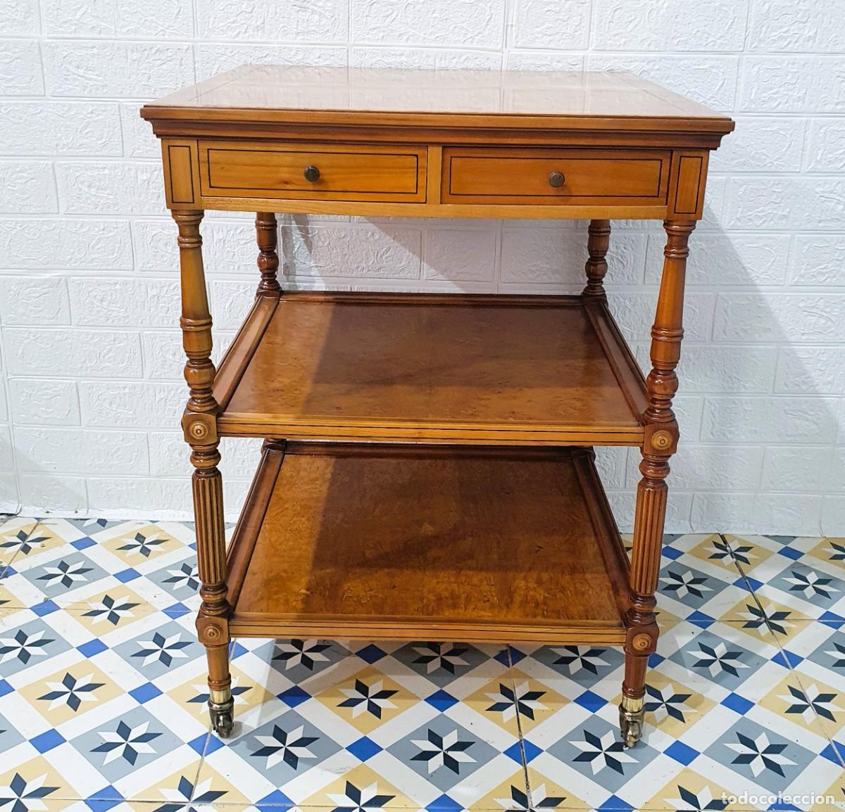 Antig&uuml;edades: Mesa auxiliar con ruedas - Foto 1