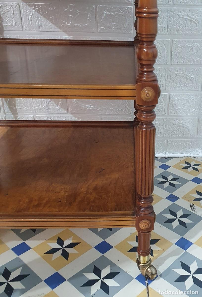 Antig&uuml;edades: Mesa auxiliar con ruedas - Foto 5