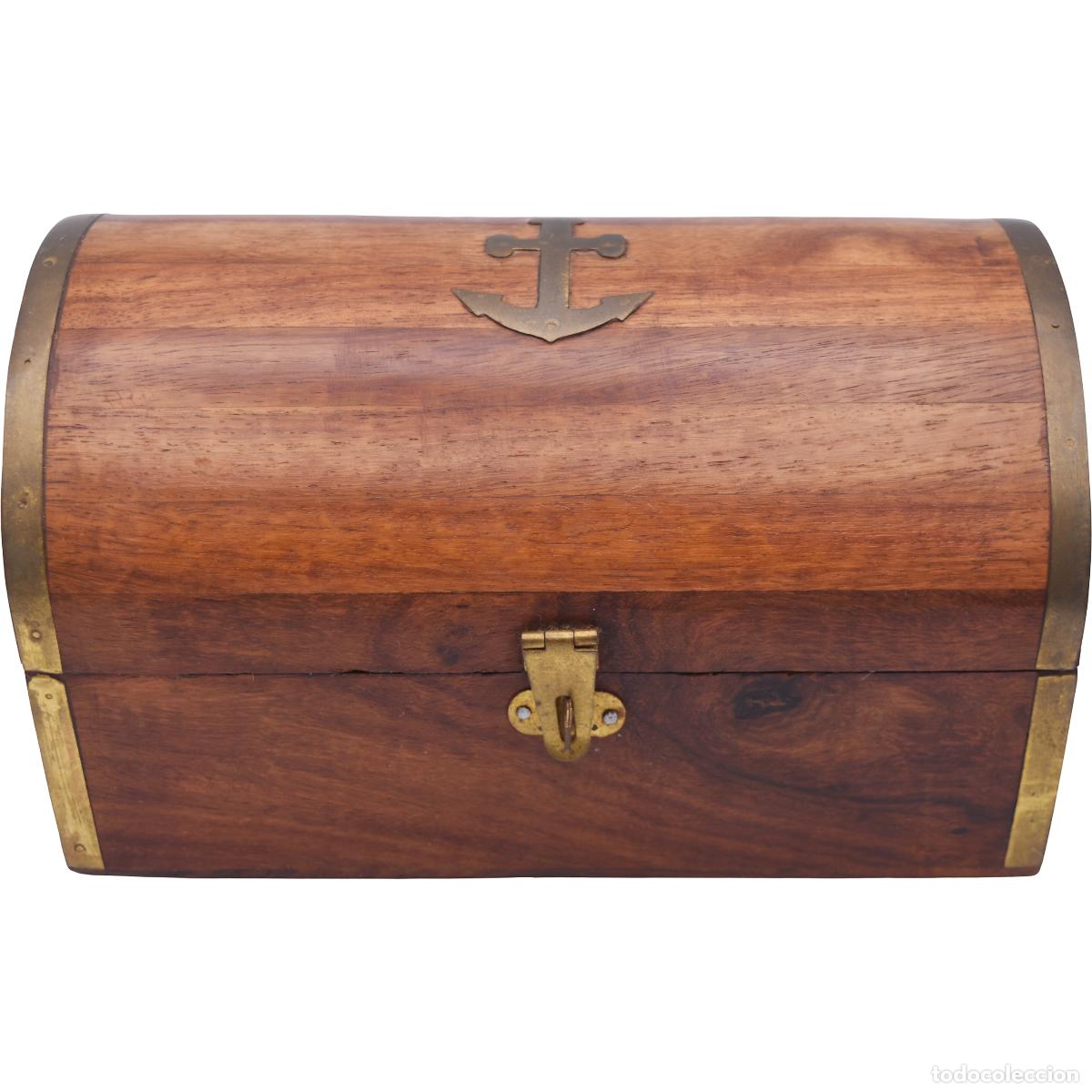 Antig&uuml;edades: Caja de madera con remates de lat&oacute;n - Foto 1