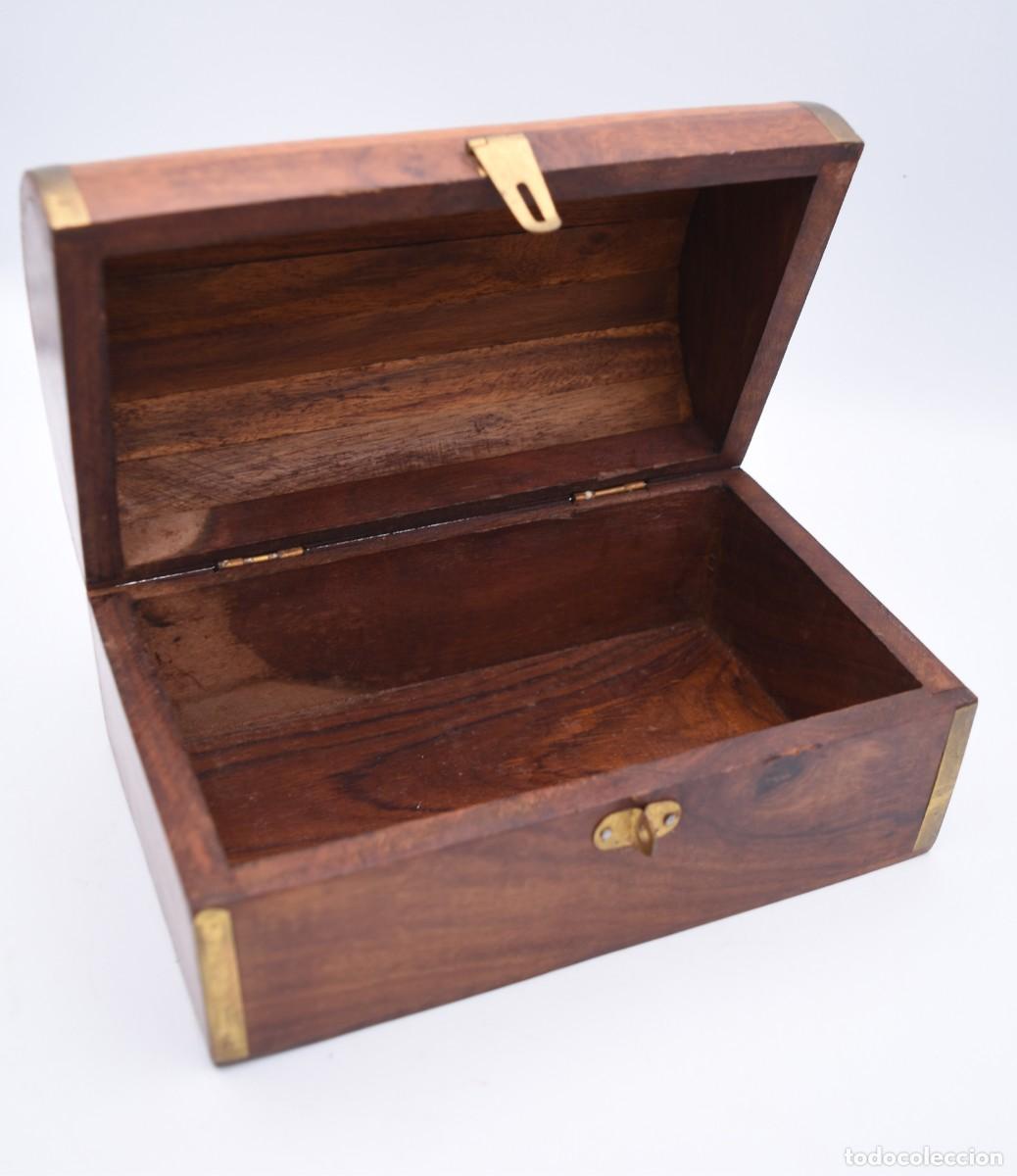 Antig&uuml;edades: Caja de madera con remates de lat&oacute;n - Foto 5