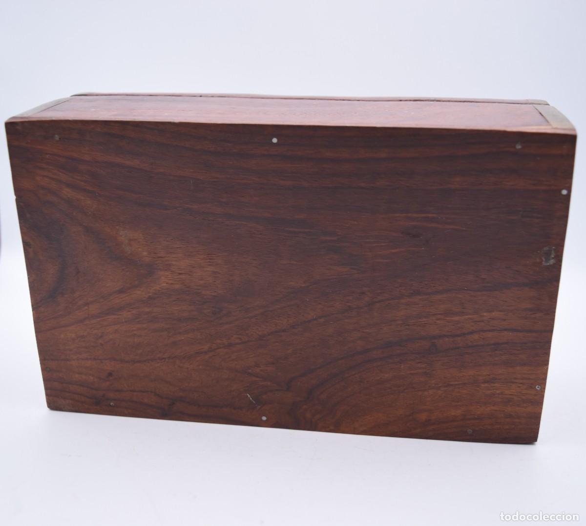 Antig&uuml;edades: Caja de madera con remates de lat&oacute;n - Foto 7
