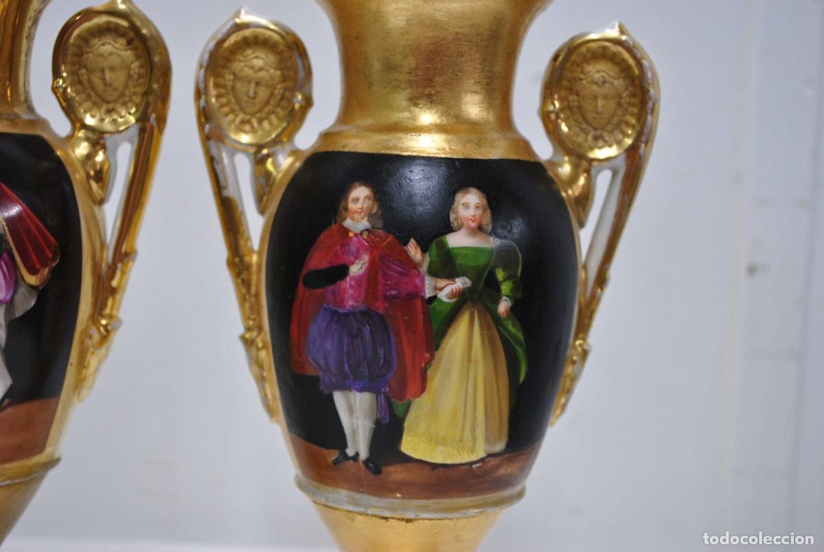 Antig&uuml;edades: PAREJA DE COPAS O JARRONES CON ESCENAS CORTESANAS - Foto 3
