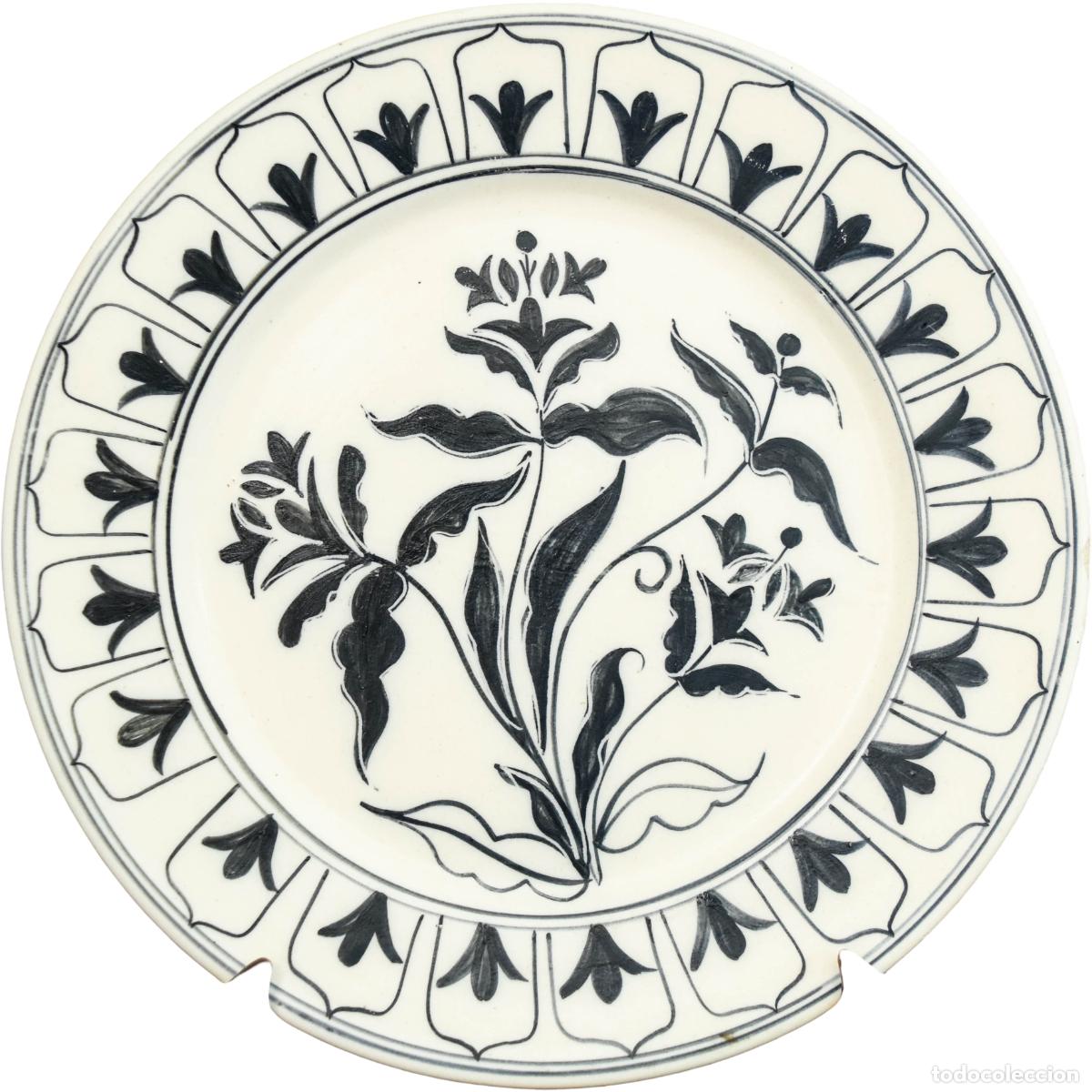 Antig&uuml;edades: Plato de porcelana de Mallorca - Foto 1
