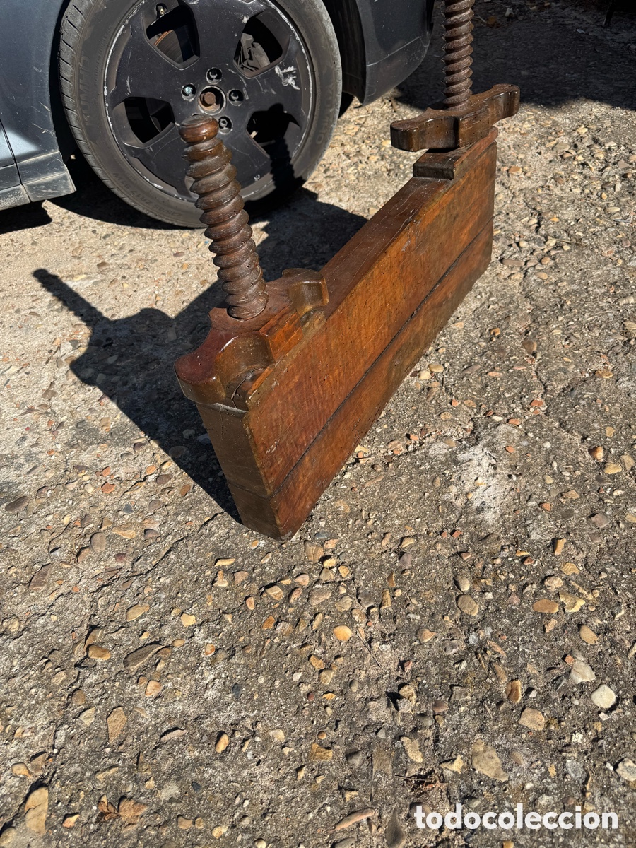 Antig&uuml;edades: Bonita prensa en madera - Foto 2