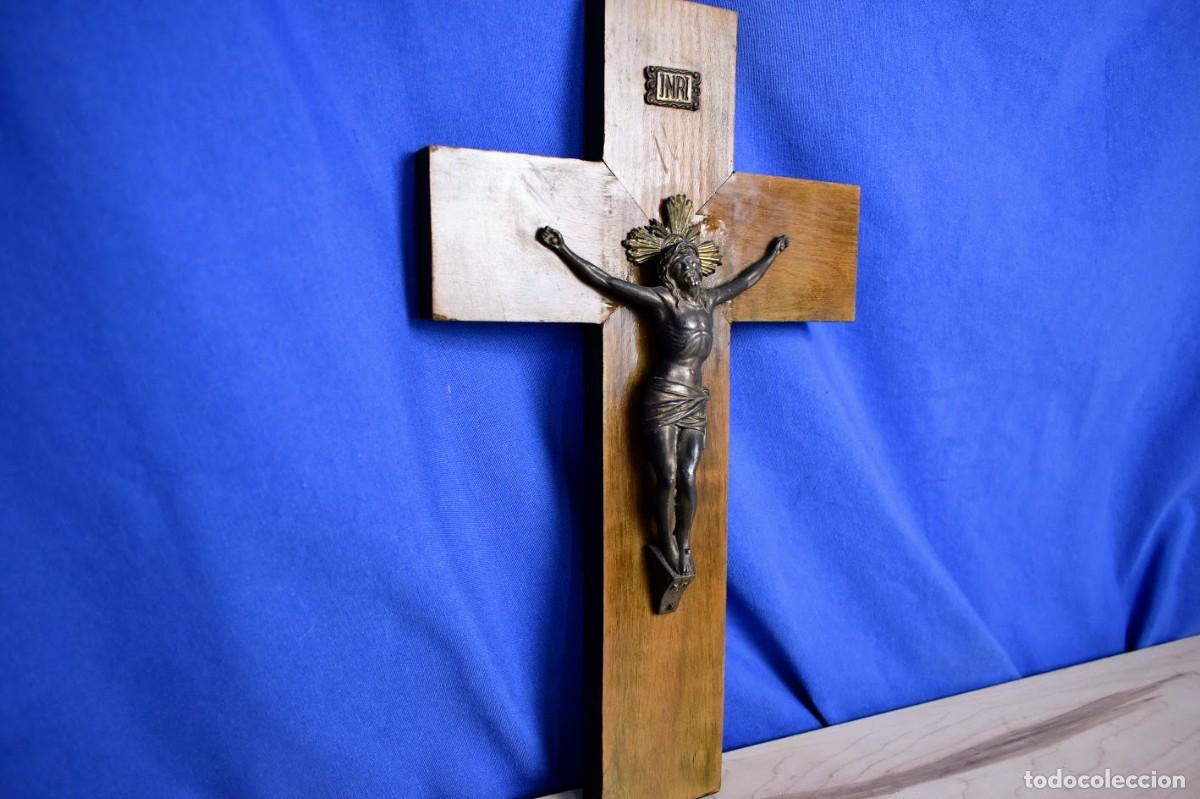 Antig&uuml;edades: Antiguo crucifijo en madera y bronce - Foto 6