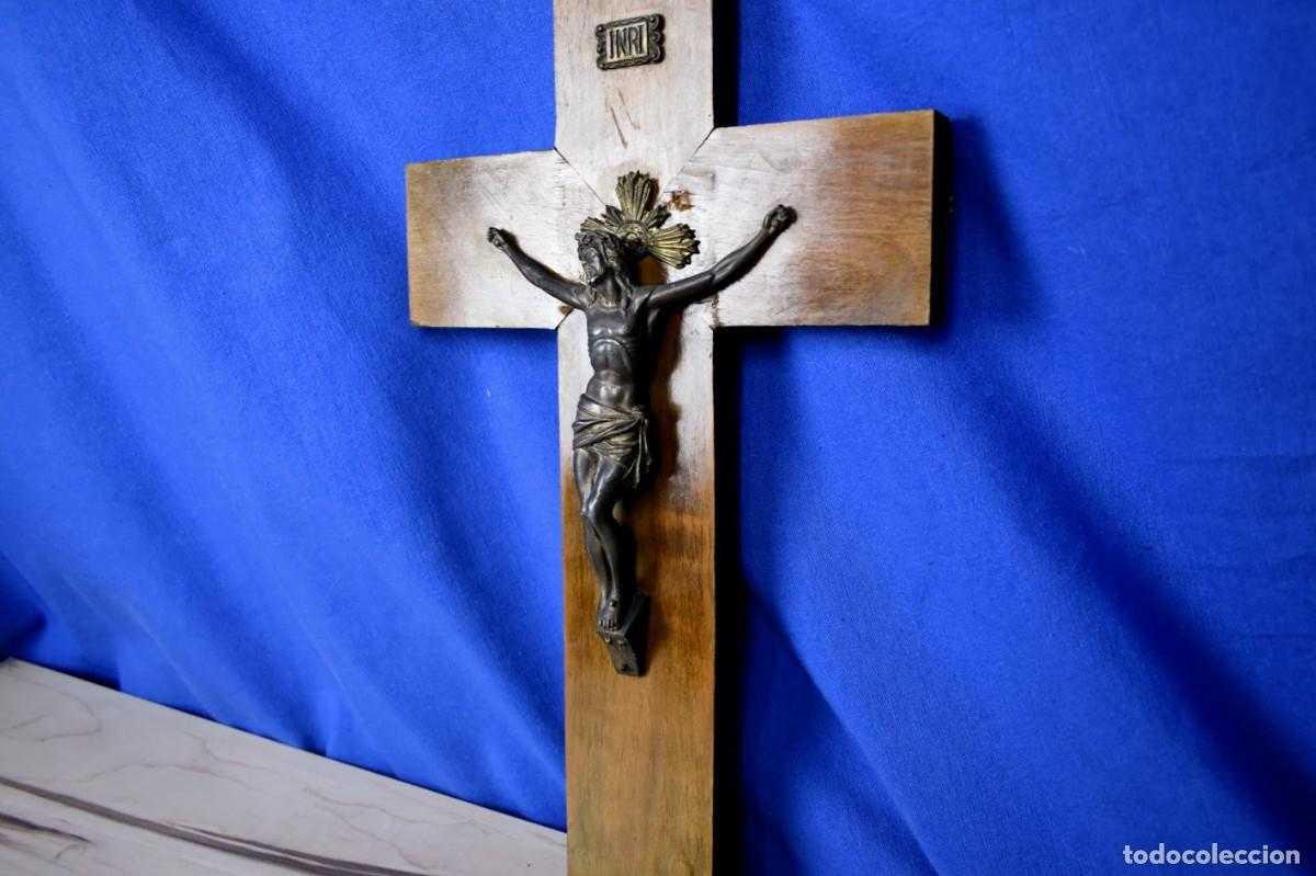 Antig&uuml;edades: Antiguo crucifijo en madera y bronce - Foto 7