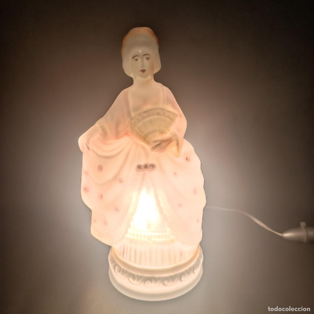 Antig&uuml;edades: ANTIGUA FIGURA- L&Aacute;MPARA EN OPALINA - Foto 4