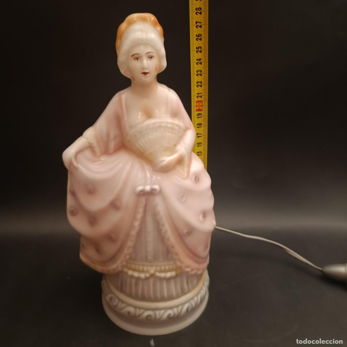 Antig&uuml;edades: ANTIGUA FIGURA- L&Aacute;MPARA EN OPALINA - Foto 9