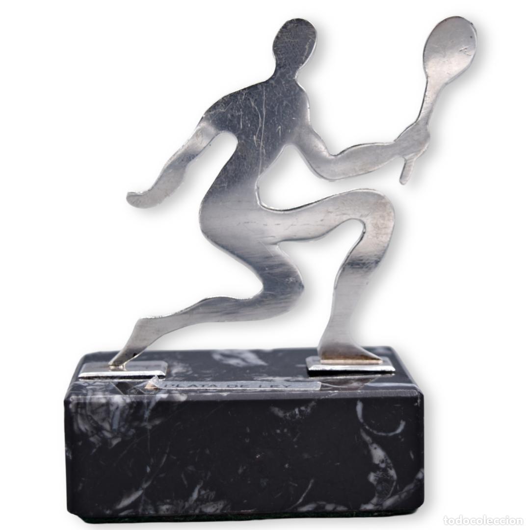 Antig&uuml;edades: Figura de plata sobre m&aacute;rmol - Foto 1