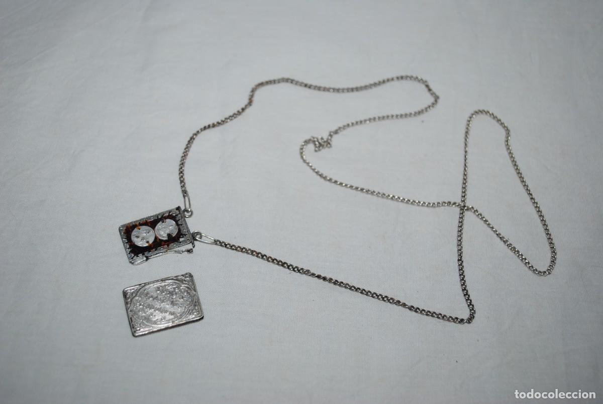 Antig&uuml;edades: CADENA Y RELICARIO DE PLATA . - Foto 2