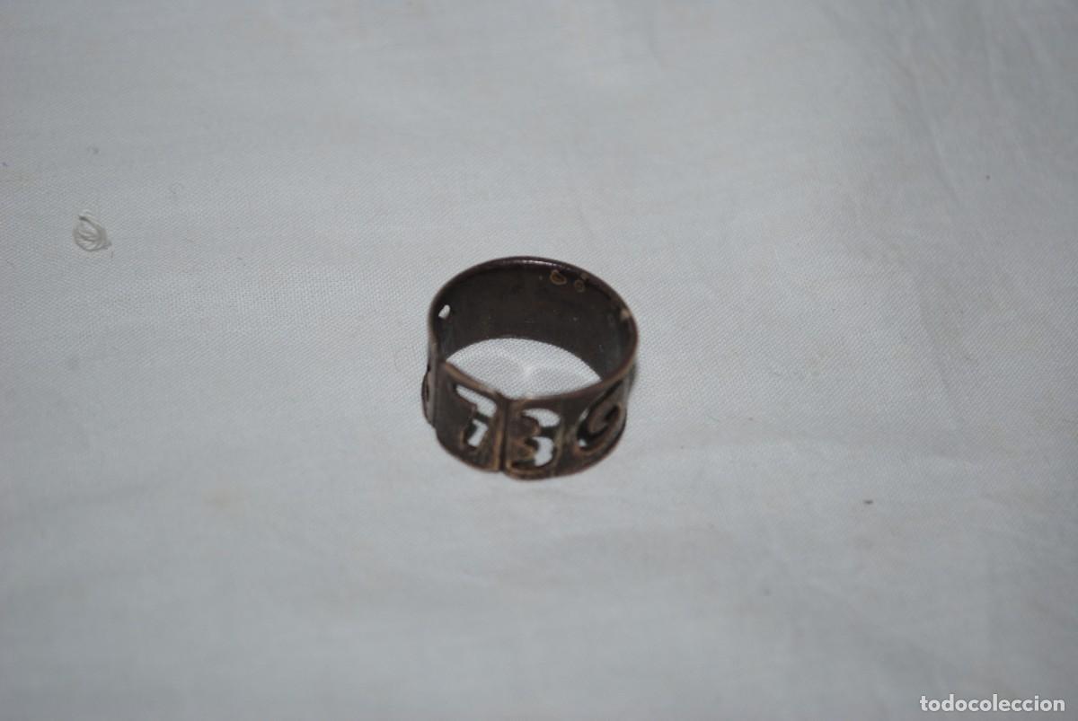 Antig&uuml;edades: ANILLO DE PLATA DE PLATA , CON UNA FECHA - Foto 1