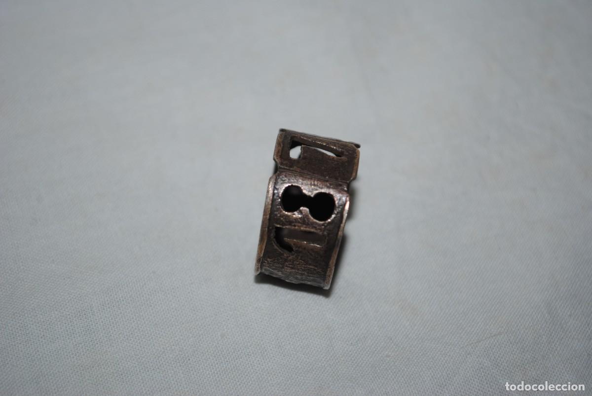 Antig&uuml;edades: ANILLO DE PLATA DE PLATA , CON UNA FECHA - Foto 2