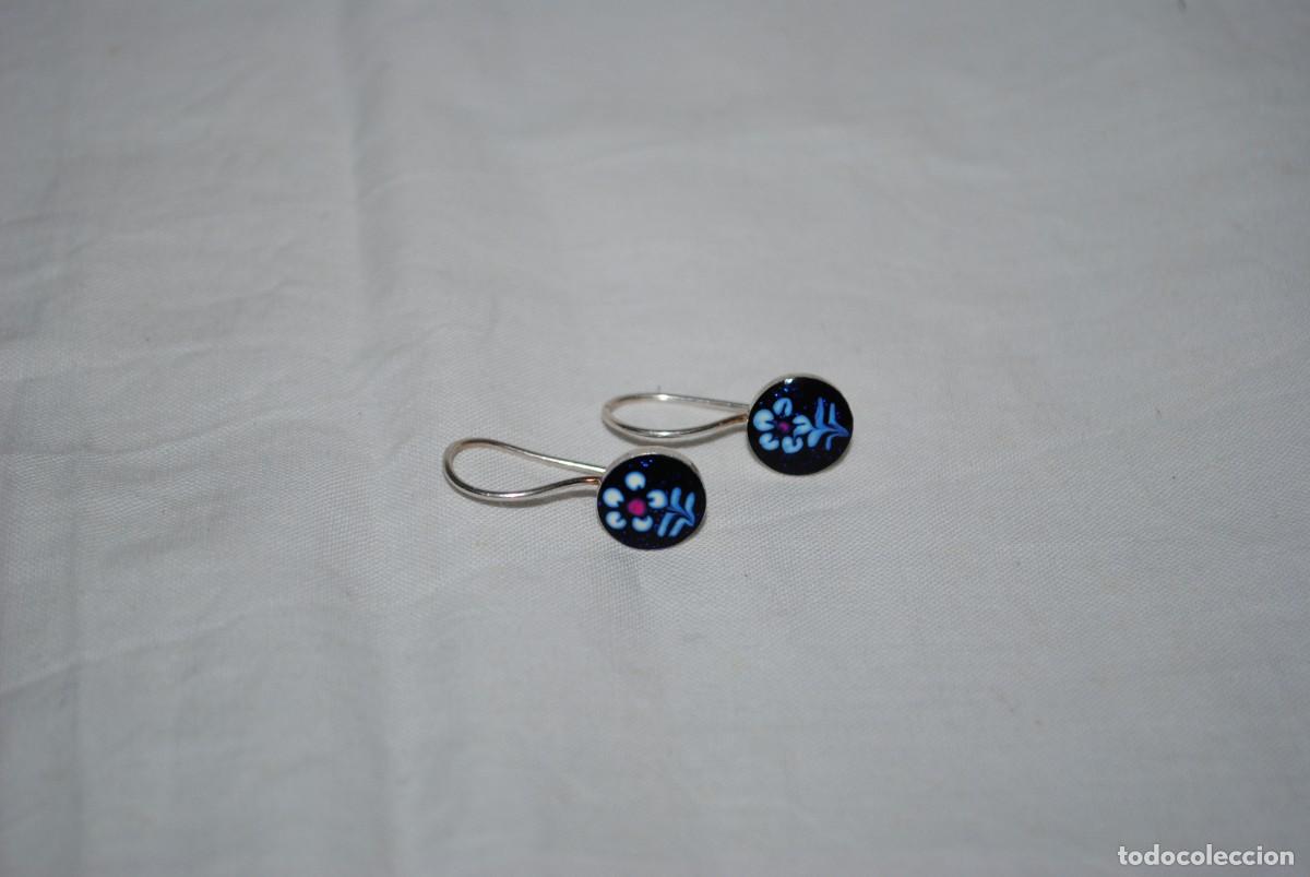 Antig&uuml;edades: PENDIENTES DE PLATA Y ESMARTE DE FLORES - Foto 3