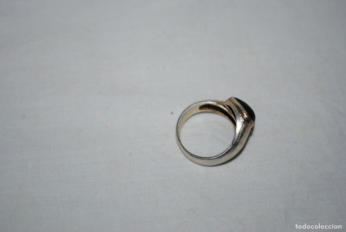 Antig&uuml;edades: ANILLO DE PLATA CON PERLAS AZUL Y ROJA . - Foto 2