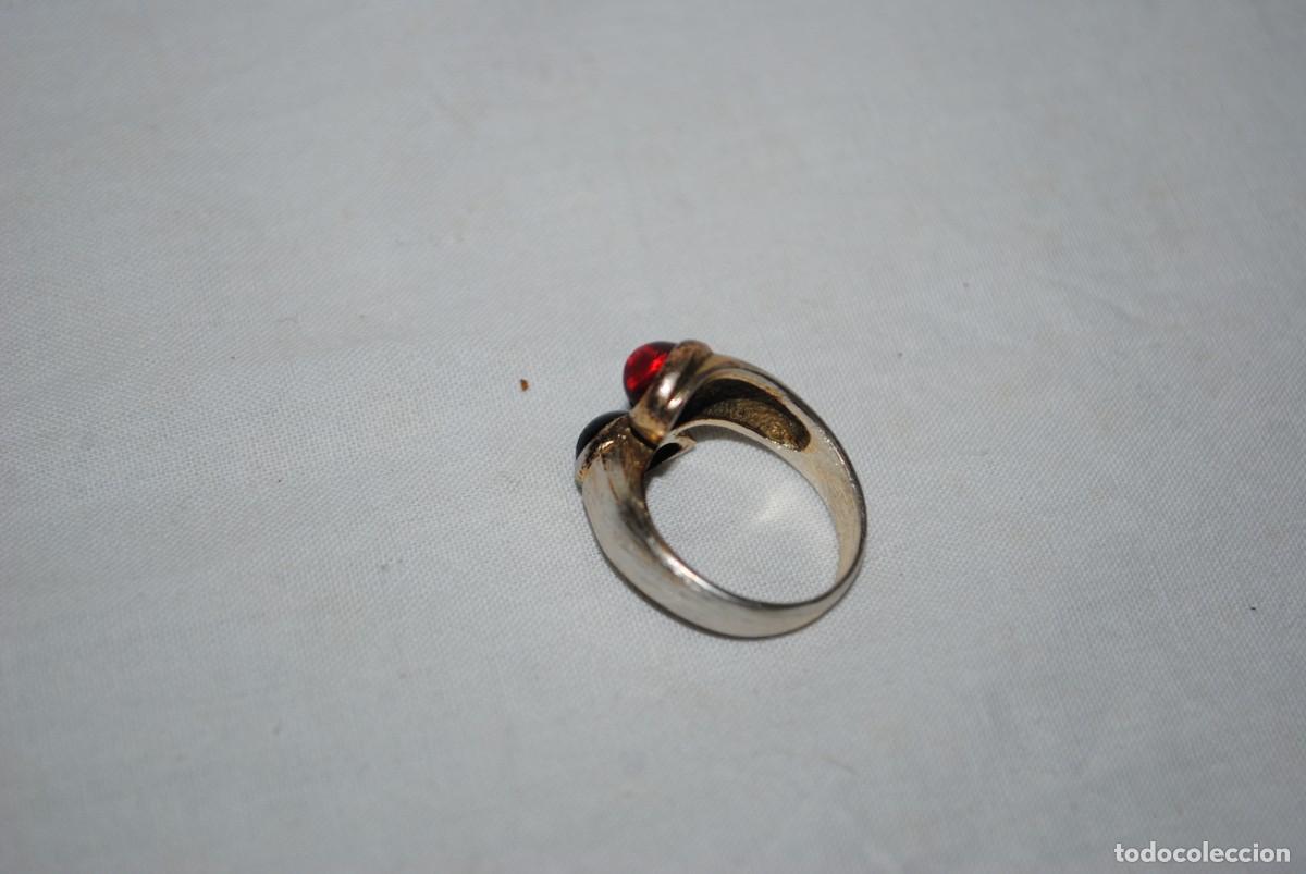 Antig&uuml;edades: ANILLO DE PLATA CON PERLAS AZUL Y ROJA . - Foto 3