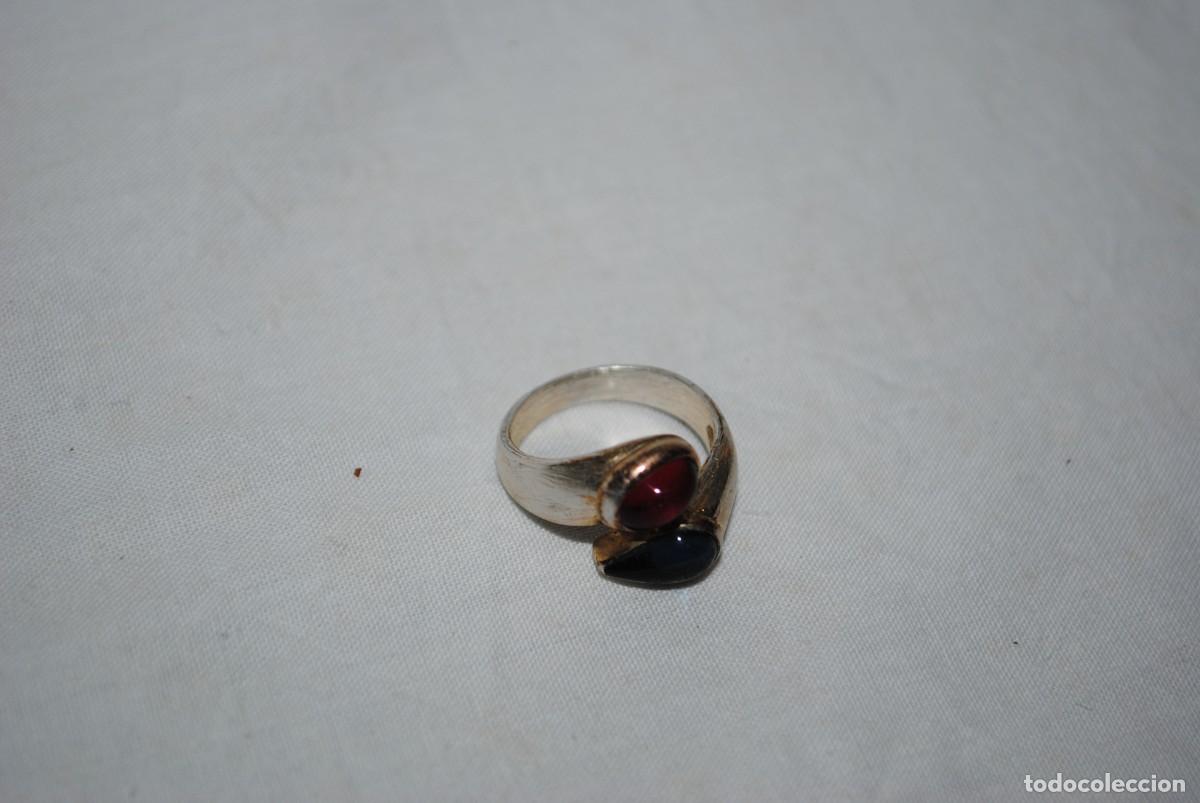 Antig&uuml;edades: ANILLO DE PLATA CON PERLAS AZUL Y ROJA . - Foto 4