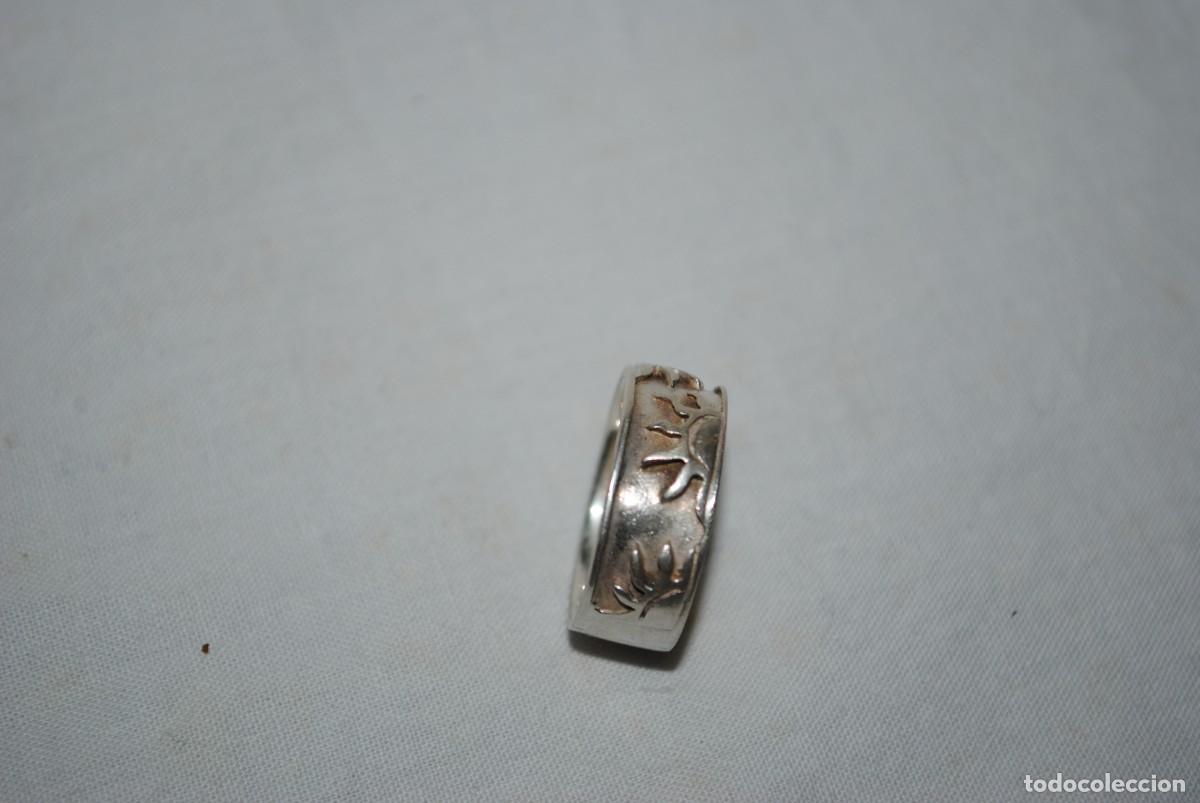 Antig&uuml;edades: ANILLO DE PLATA CON FIGURAS DE SOLES . - Foto 1