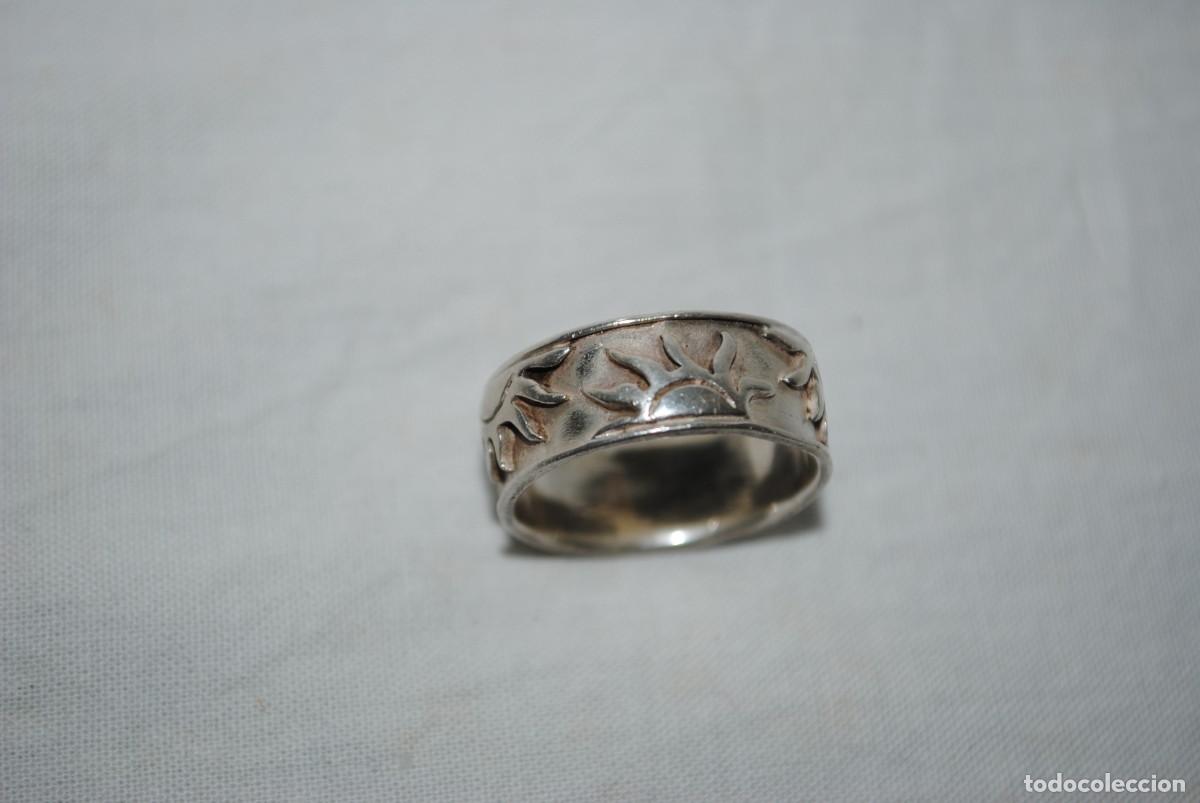 Antig&uuml;edades: ANILLO DE PLATA CON FIGURAS DE SOLES . - Foto 3