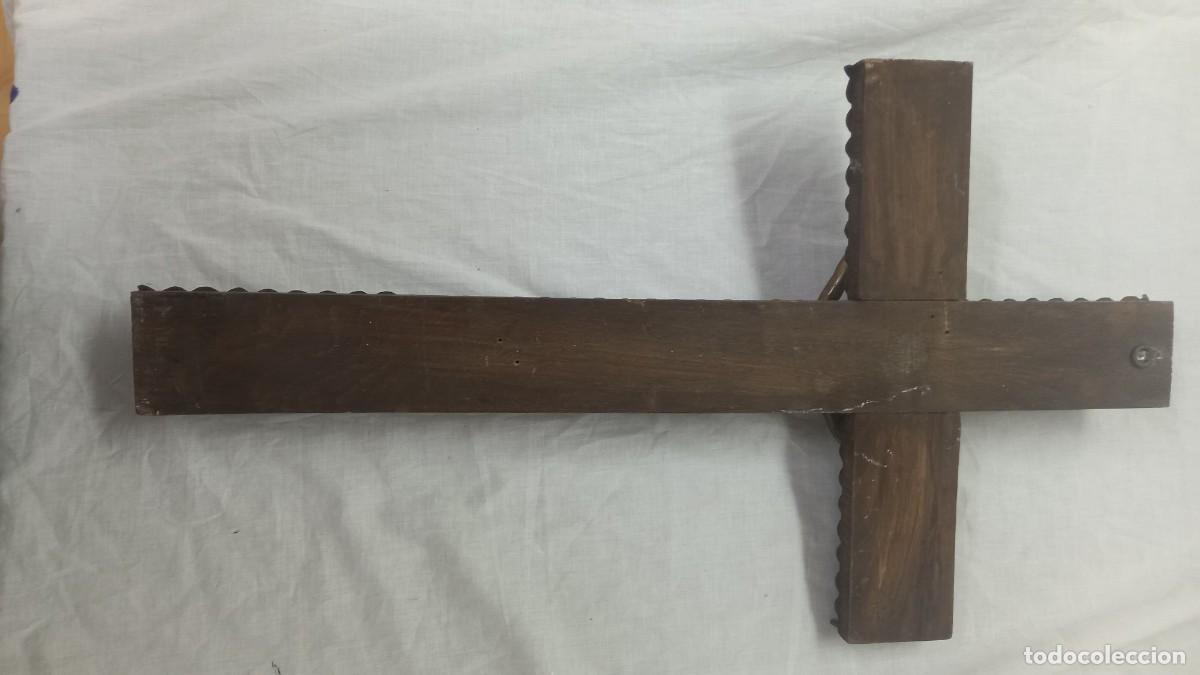 Antig&uuml;edades: Crucifijo bronce y madera tallada - Foto 4