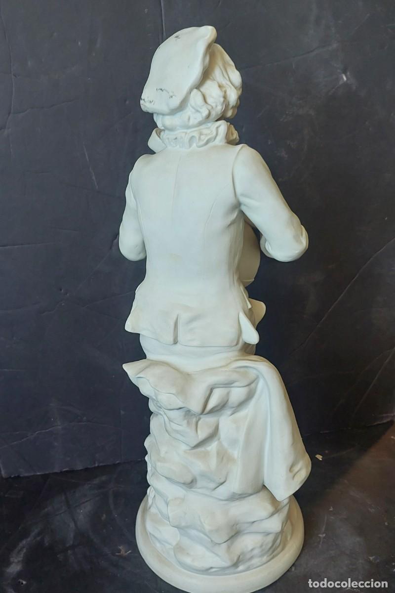 Antig&uuml;edades: Joven tocando la mandolina Figura de biscuit - Foto 2