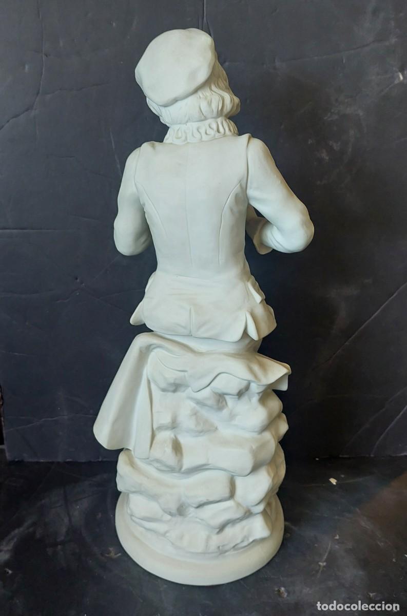 Antig&uuml;edades: Joven tocando la lira Gran figura de biscuit - Foto 2