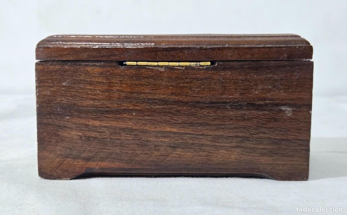 Antig&uuml;edades: Caja de madera con incrustaciones de nacar - Foto 3