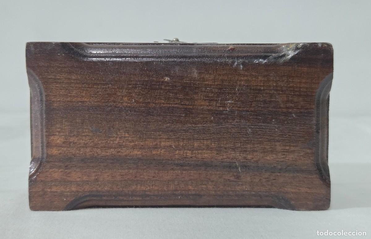 Antig&uuml;edades: Caja de madera con incrustaciones de nacar - Foto 6