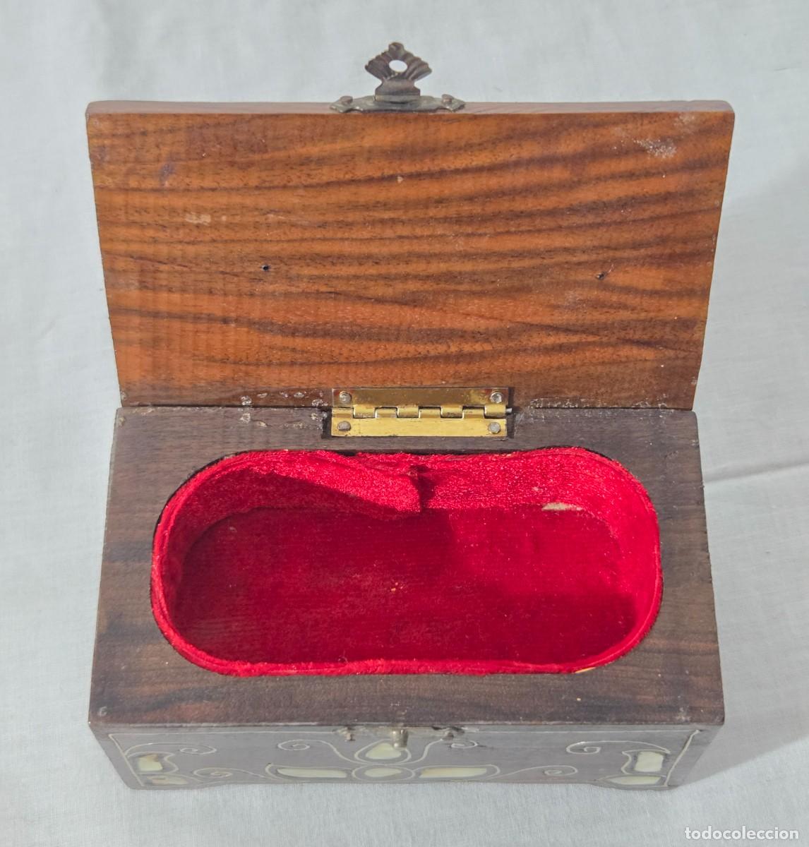 Antig&uuml;edades: Caja de madera con incrustaciones de nacar - Foto 10
