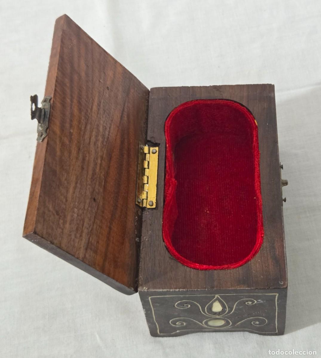 Antig&uuml;edades: Caja de madera con incrustaciones de nacar - Foto 11