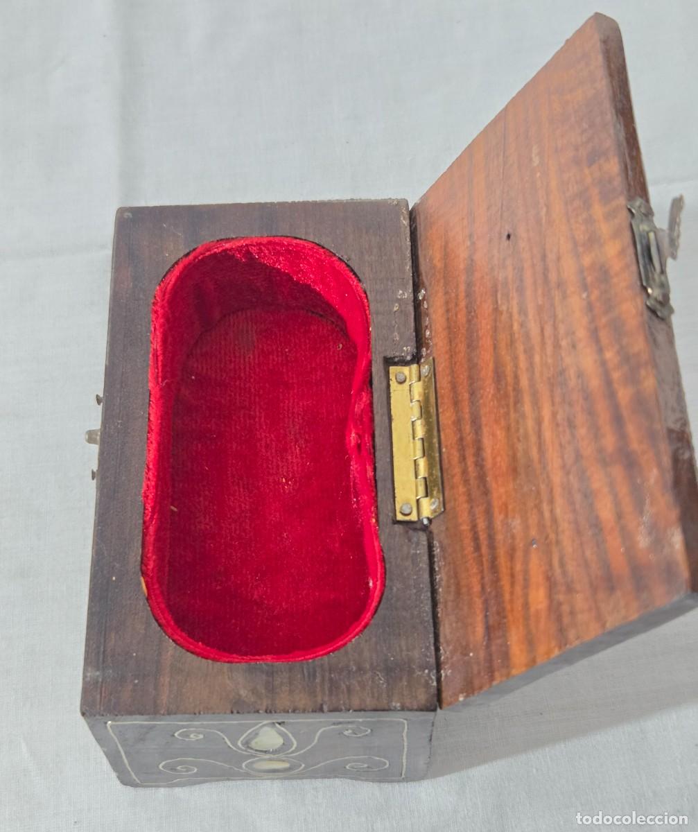 Antig&uuml;edades: Caja de madera con incrustaciones de nacar - Foto 13