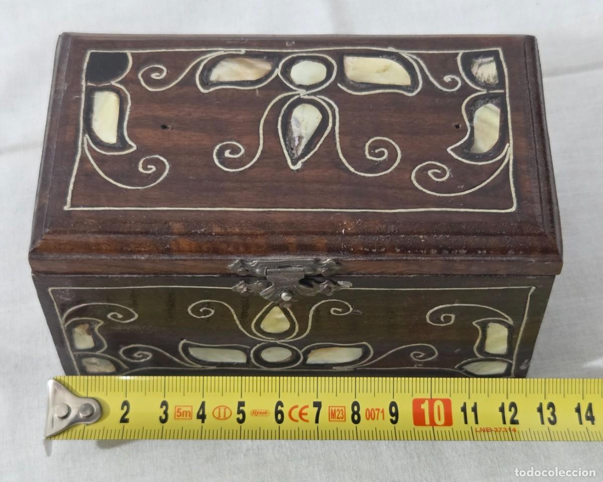 Antig&uuml;edades: Caja de madera con incrustaciones de nacar - Foto 14