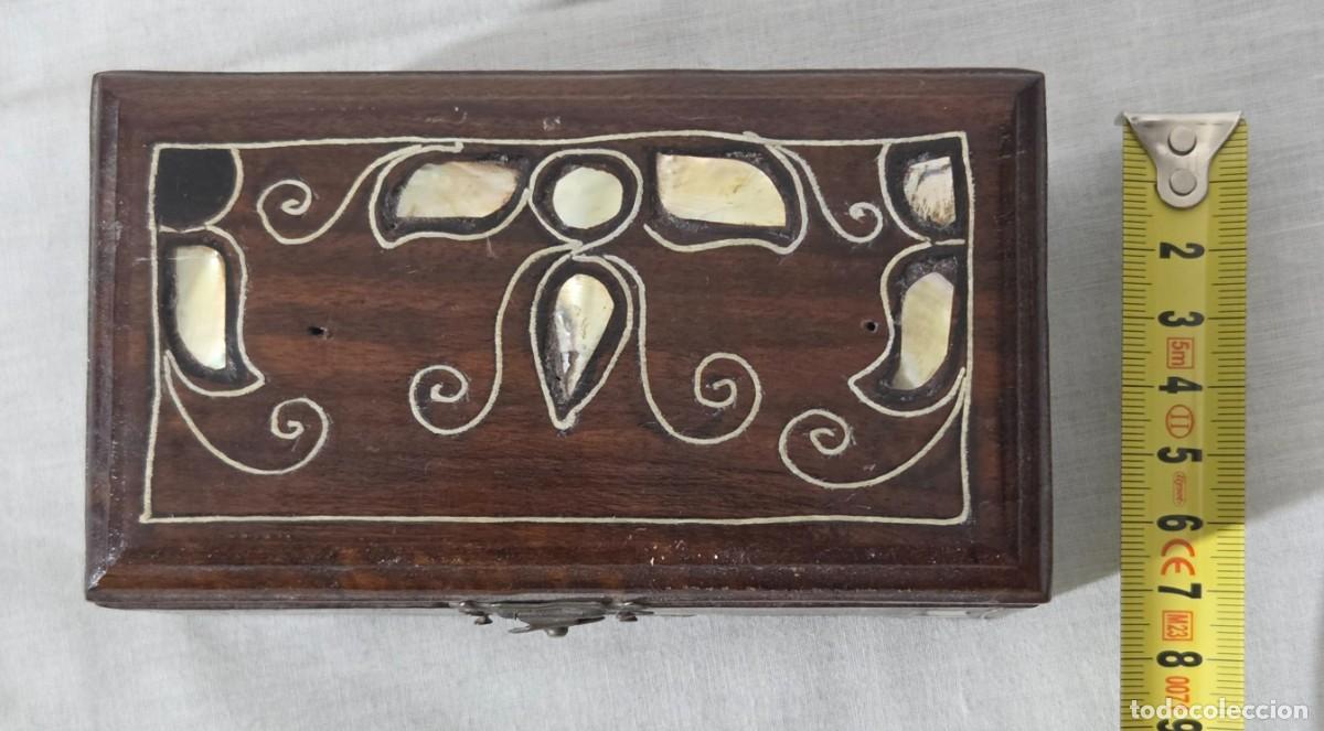 Antig&uuml;edades: Caja de madera con incrustaciones de nacar - Foto 15