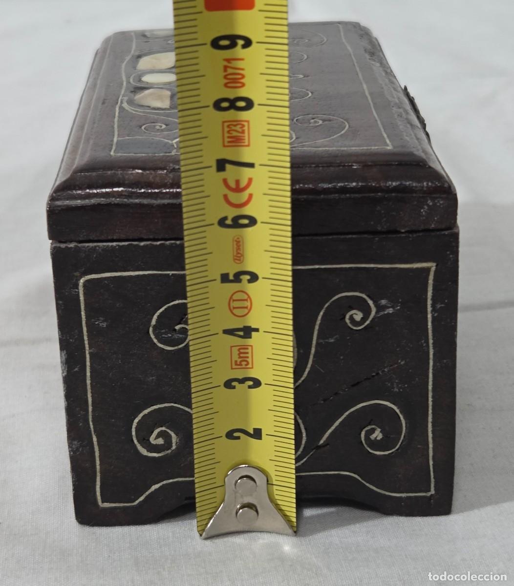 Antig&uuml;edades: Caja de madera con incrustaciones de nacar - Foto 17
