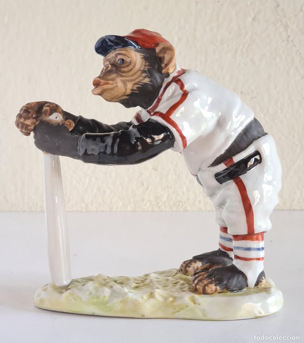 Antig&uuml;edades: Antigua Figura Mono Chimpanc&eacute; Bateador Beisbol A&ntilde;os 20 - Porcelana - Art D&eacute;co Baseball