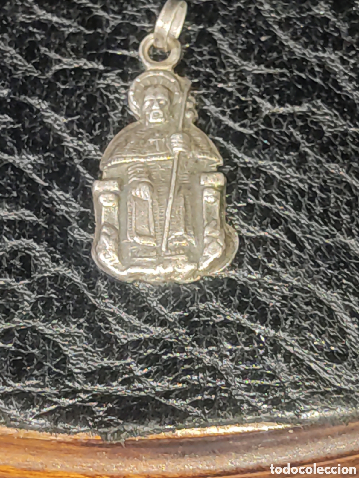 Antig&uuml;edades: Medalla de plata de Santiago Ap&oacute;stol. - Foto 1