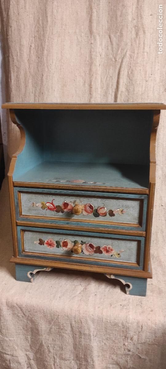 Antig&uuml;edades: MESITA DE MADERA POLICROMADA FLORES - Foto 1