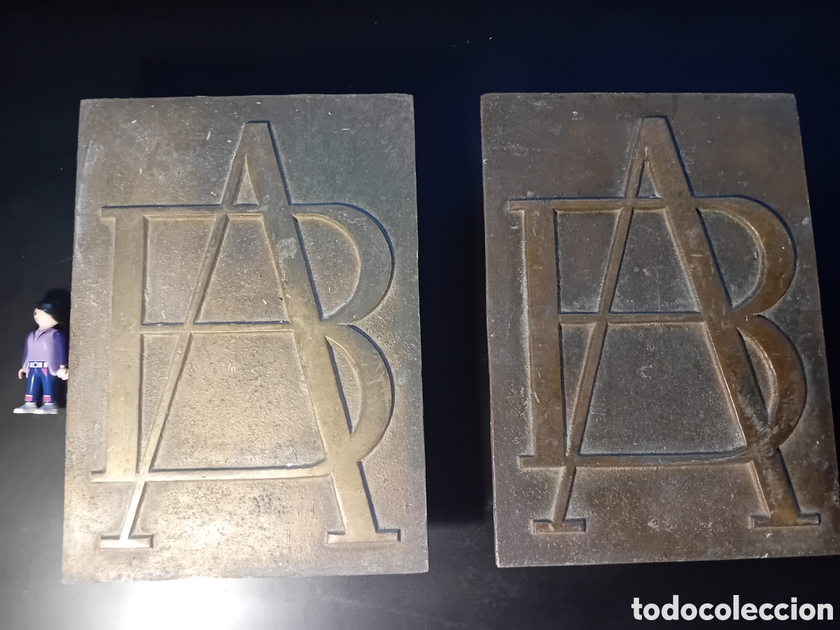 Antig&uuml;edades: DOS GRANDES TIRADORES DE PUERTA DEL BANCO DE ANDALUC&Iacute;A. BRONCE. 28 X 20 CM