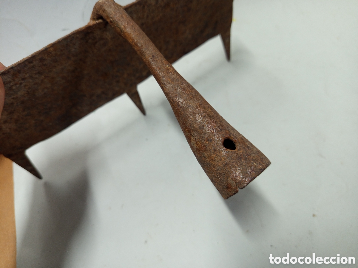 Antig&uuml;edades: Antigua azada con punta - Foto 7