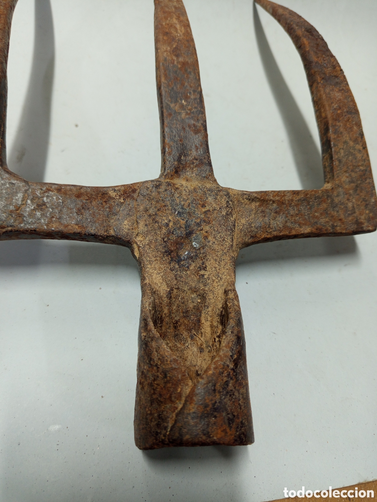 Antig&uuml;edades: Horca antigua 3 puntas - Foto 2