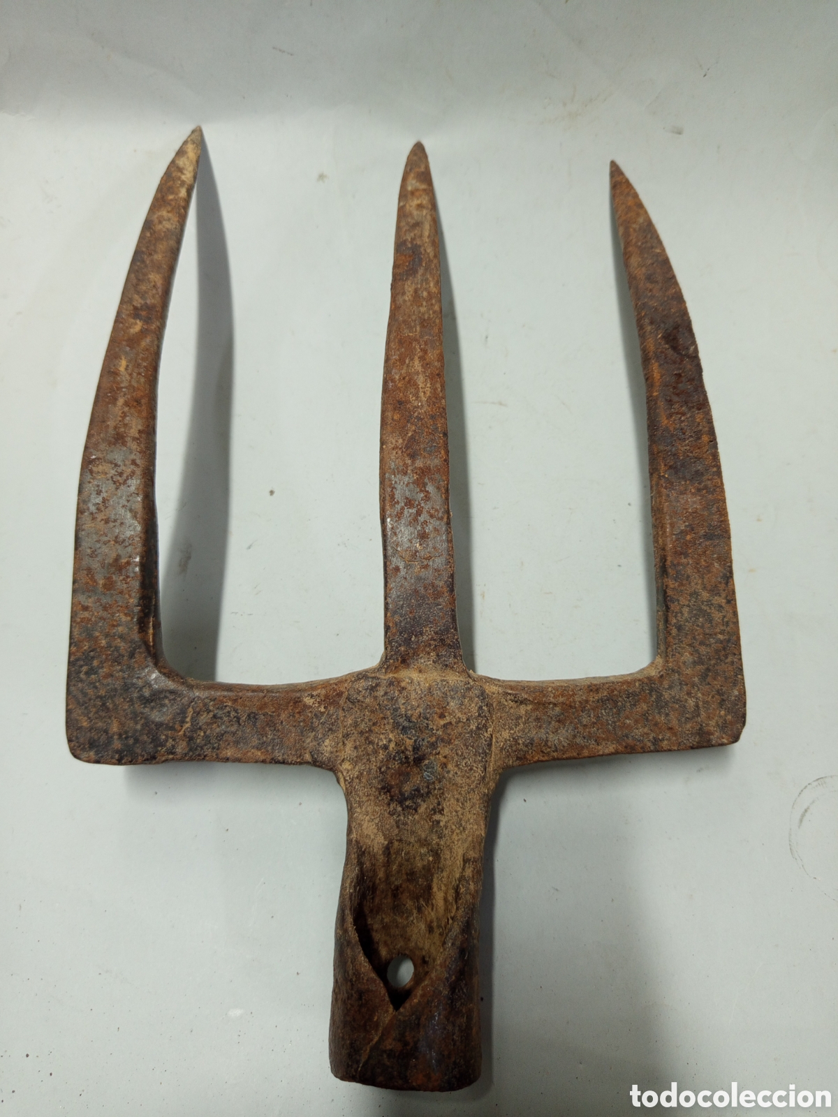 Antig&uuml;edades: Horca antigua 3 puntas - Foto 1