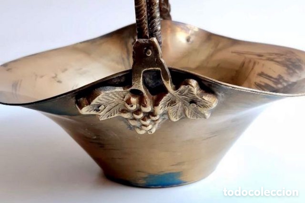 Antig&uuml;edades: DOS CESTAS O BANDEJAS CON ASA DE LATON BRONCE - Foto 4