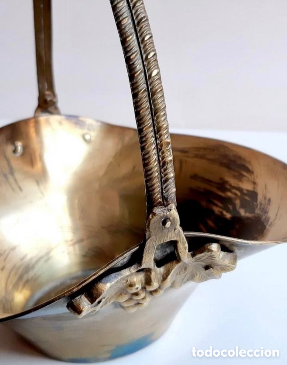 Antig&uuml;edades: DOS CESTAS O BANDEJAS CON ASA DE LATON BRONCE - Foto 6