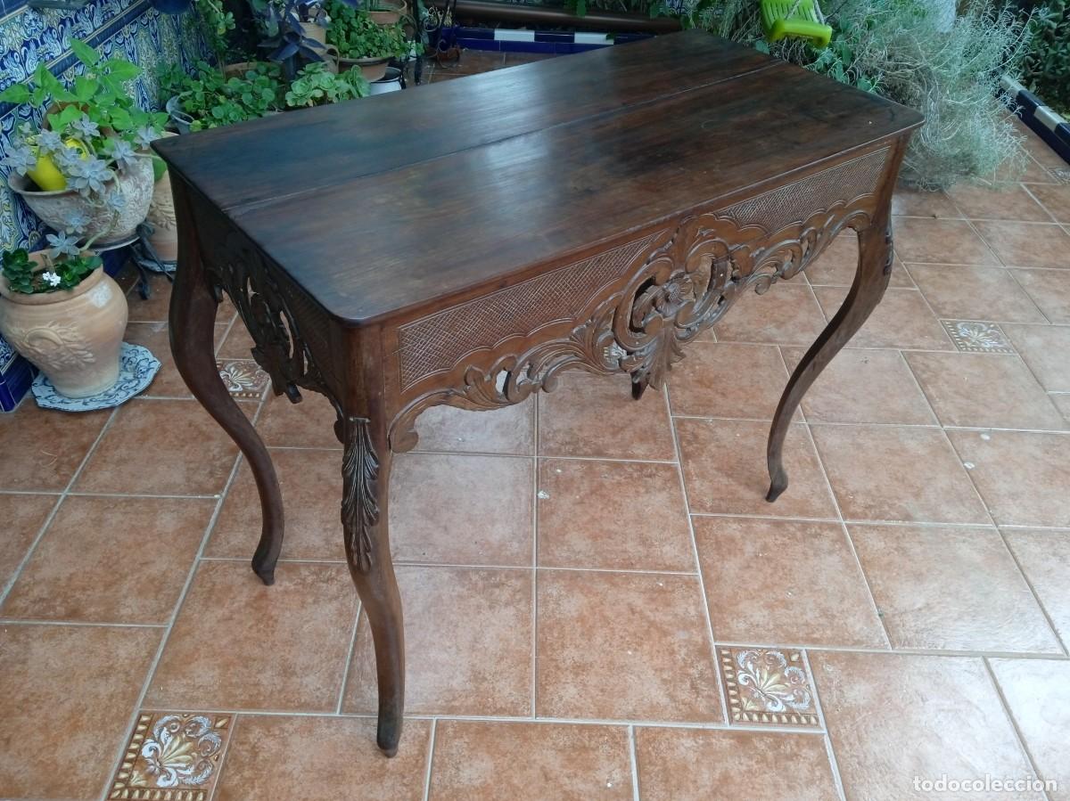 Antig&uuml;edades: Mesa antigua de caoba tallada - Foto 1