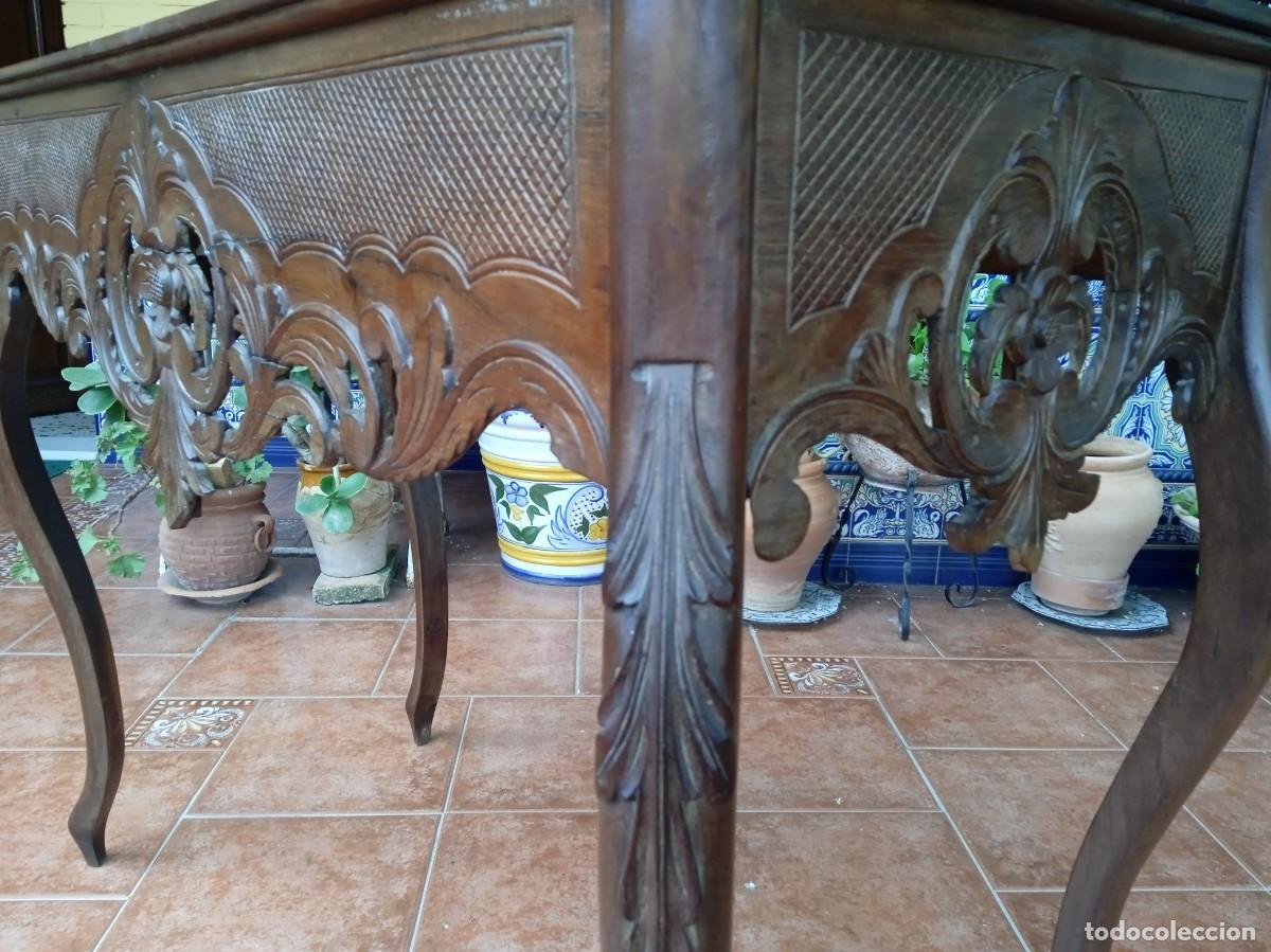 Antig&uuml;edades: Mesa antigua de caoba tallada - Foto 4