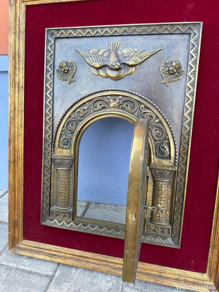 Antig&uuml;edades: Puerta de sagrario en bronce enmarcada. - Foto 4